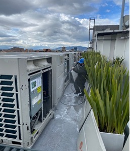 Mantenimiento de Chillers y Sistemas Centrales